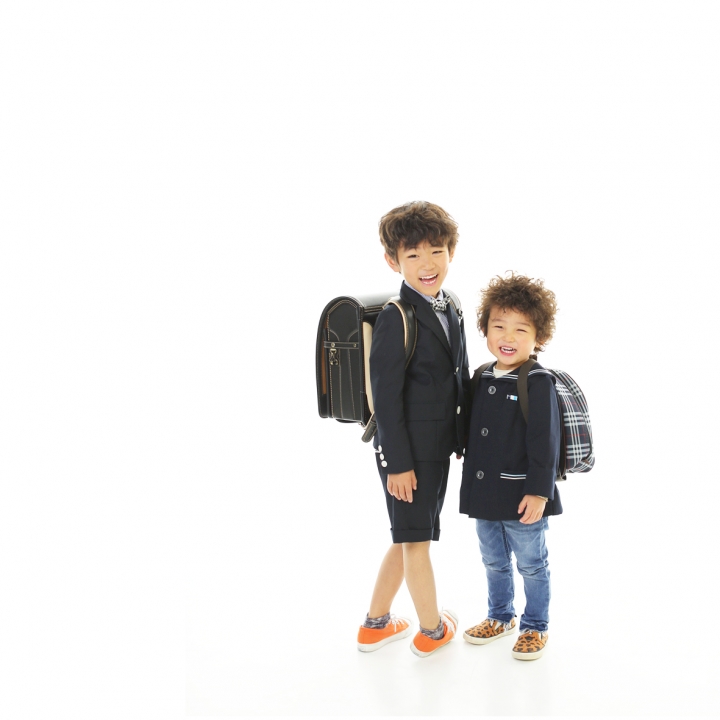 兄弟仲良く　にっこり笑顔も一緒に