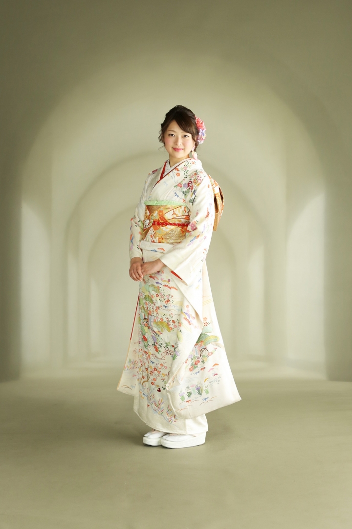 お着物の基本のポーズ
素敵なお着物の柄行きがしっかり残して頂けます