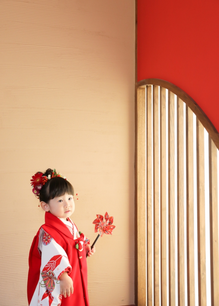 鮮やかな赤が可愛くておしゃれ

七五三レンタル受注会開催！ご予約はこちらから 
2025.8/26-31

受注会にてレンタル早撮り割引
10/31までのご撮影で衣裳40%OFF