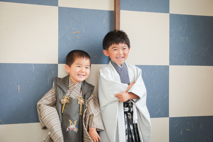 兄弟で仲良く

七五三レンタル受注会開催！ご予約はこちらから 
2025.8/26-31

受注会にてレンタル早撮り割引
10/31までのご撮影で衣裳40%OFF