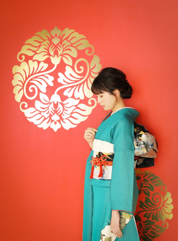 緑のお着物がパッと映える横顔