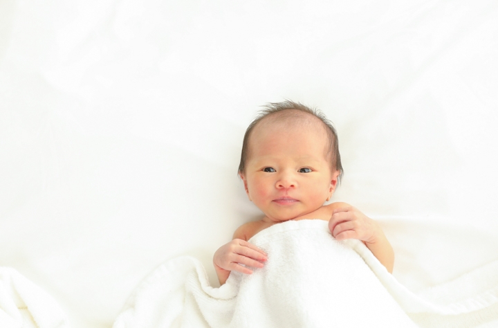 新生児の可愛らしいお顔　退院記念