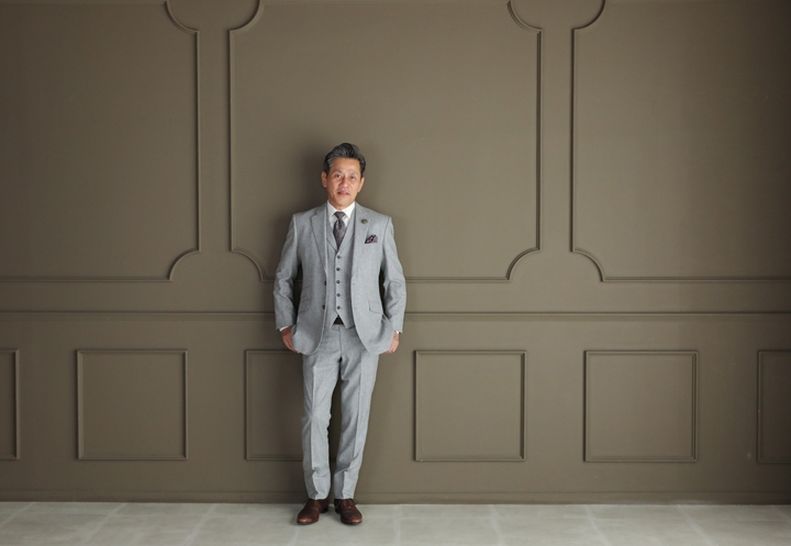 スーツで渋く大人な雰囲気