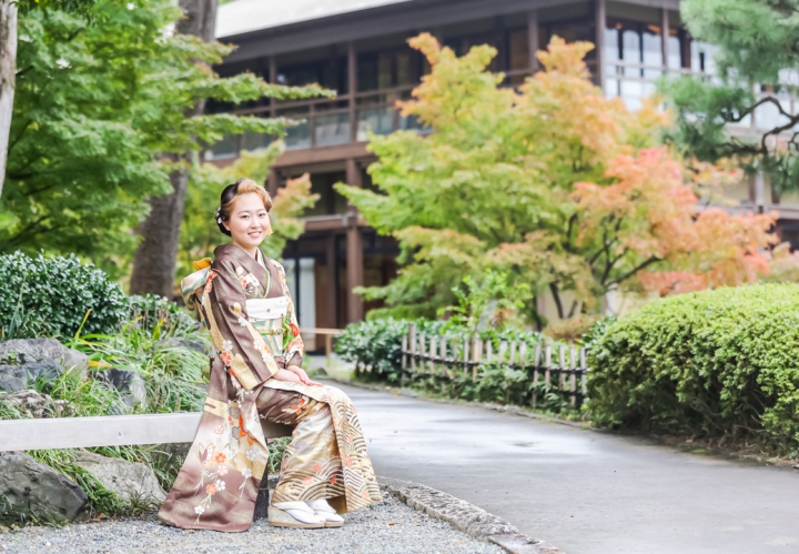 いろんな角度から着物の柄が映えるように