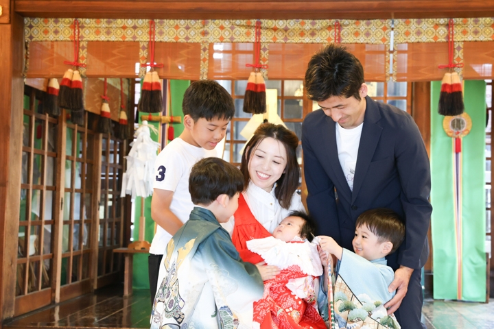 大須の三輪神社で七五三ロケーションフォト
ご祈祷中もお写真が残せます