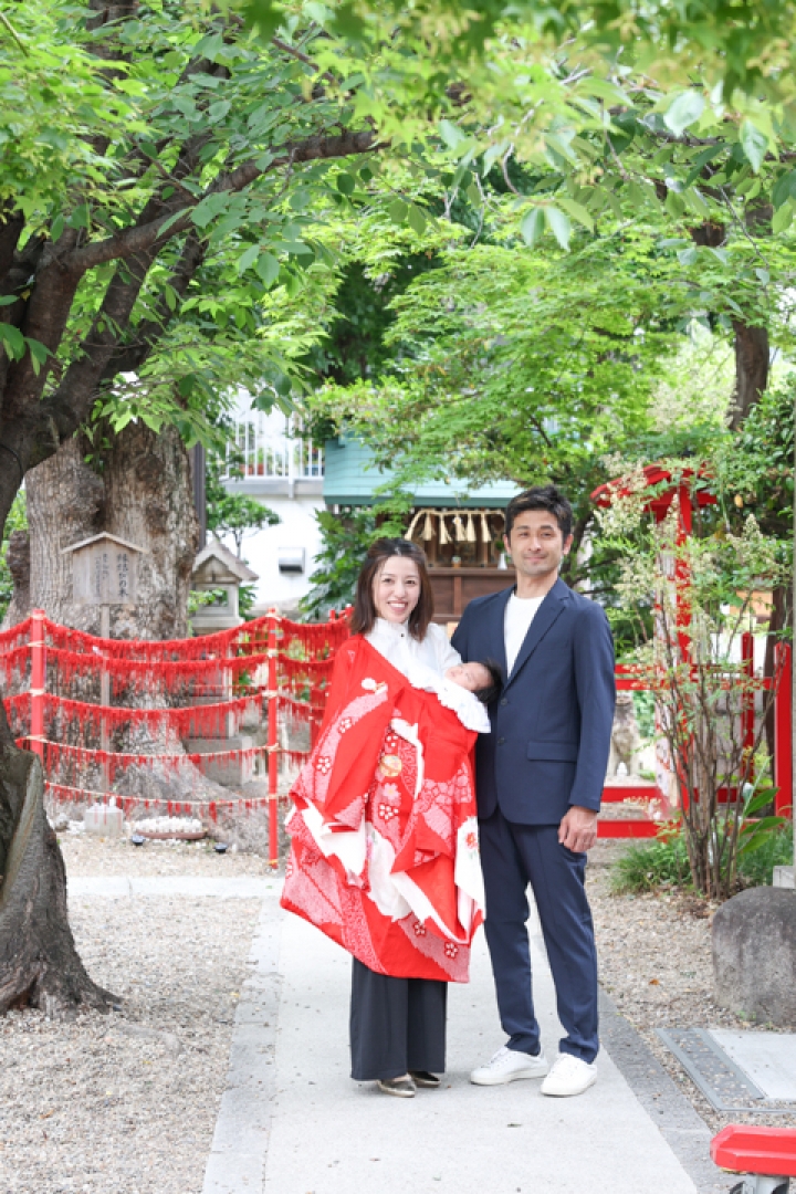 大須の三輪神社でお宮参りロケーションフォト
　　ご祈祷中もお写真が残せます