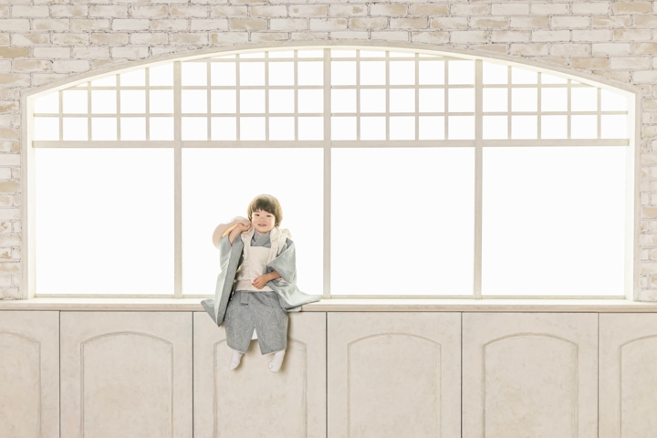 広々とした貸切スタジオでお子様のペースで撮影
※こちらのお衣装レンタル可能です

七五三レンタル受注会開催！ご予約はこちらから 
2025.8/26-31

受注会にてレンタル早撮り割引
10/31までのご撮影で衣裳40%OFF