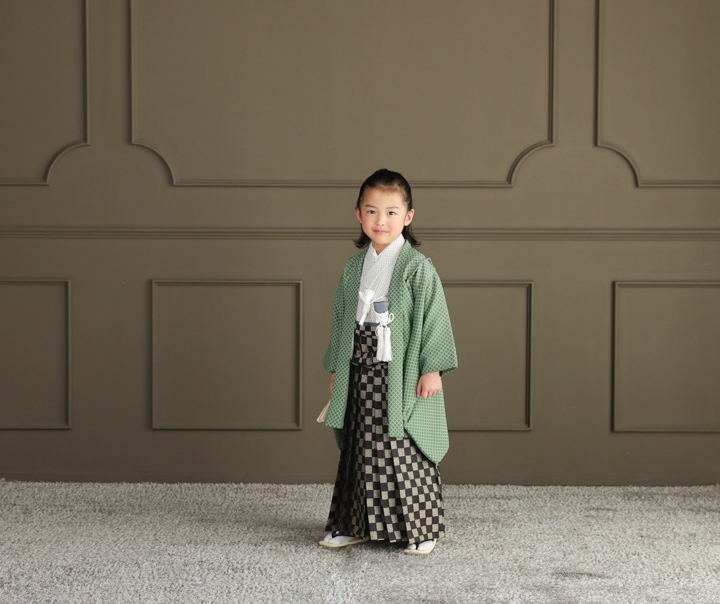 5歳の羽織袴をかっこよく

七五三レンタル受注会開催！ご予約はこちらから 
2025.8/26-31

受注会にてレンタル早撮り割引
10/31までのご撮影で衣裳40%OFF